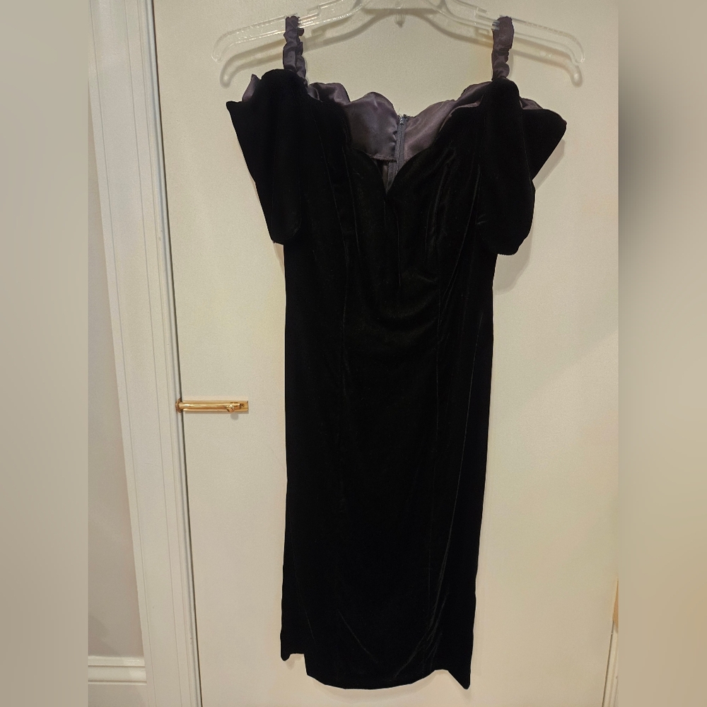 Vintage USA Night Way Size 5/6 Mini Velvet Dress With Sweetheart Scallop Neck